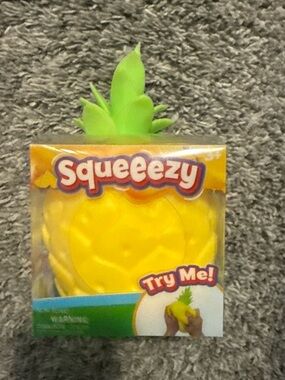 Squeezy Pineapple Squishy Toy - Yellow & Green
